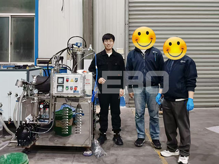 杭州某科技股份有限公司，5L棒塊陶瓷砂磨機調(diào)試成功